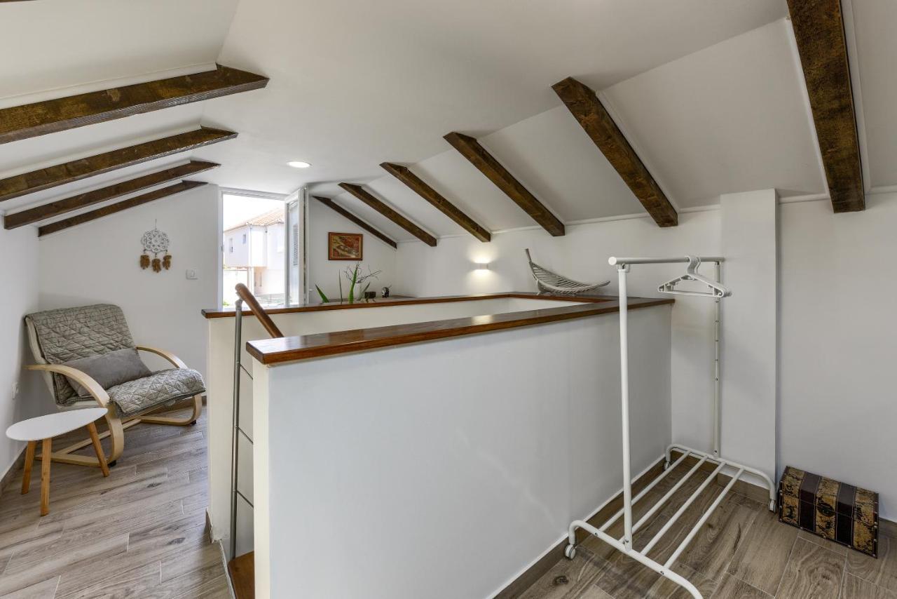 Yula Apartament *